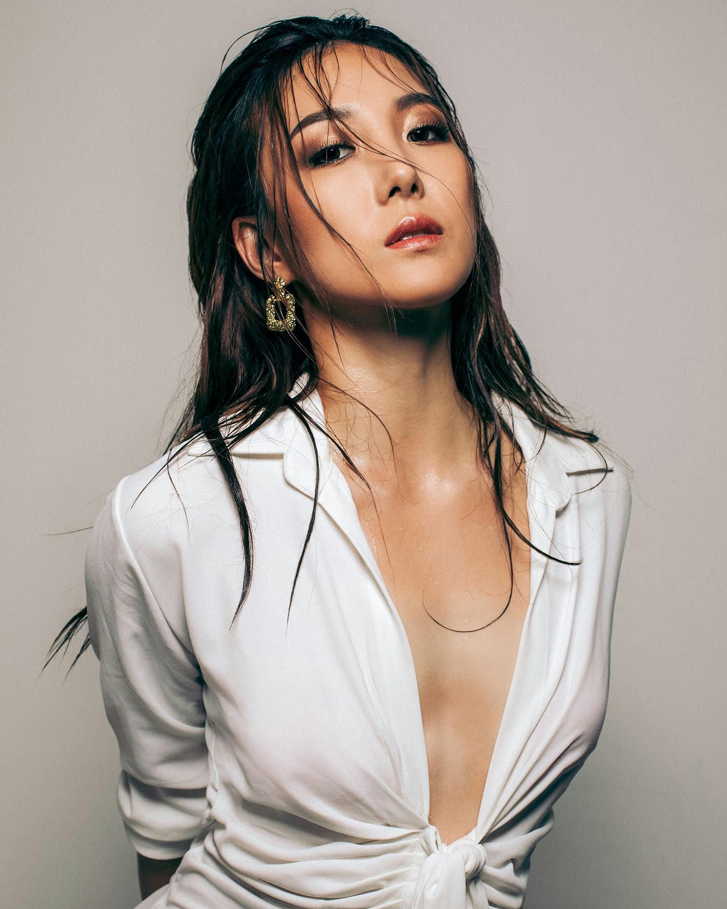 people-Gemma Chan-wet hair-A-white shirt-A-gold earrings-B-sweat sheen-C