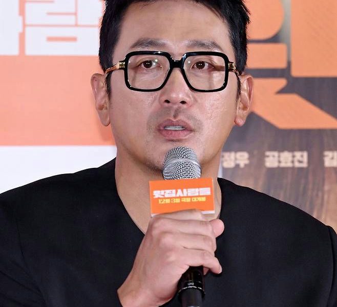 ha jungwoo july marriage