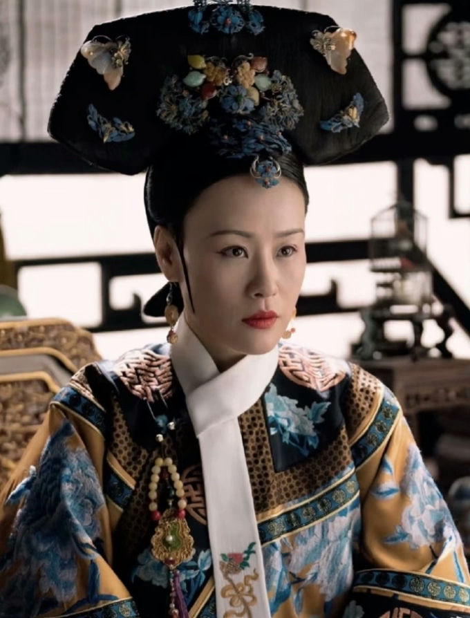 people-Actress-A-Historical Drama-A-Qing Dynasty Costume-A-Empress Dowager-B-Headdress-B-Jewelry-C-Portrait