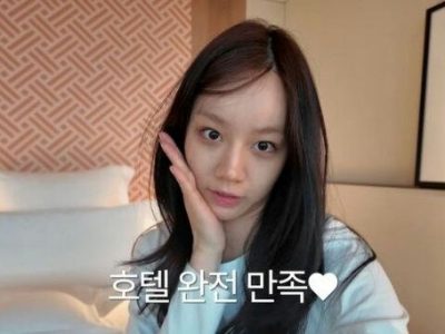 Hyeri Nearly Suffers Wardrobe Malfunction on Stage, Impresses Fans With Professionalism