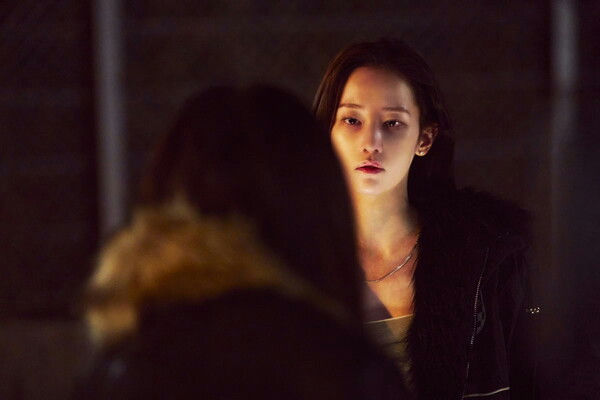 people-Kim Hye-eun-dramatic lighting-A-intense gaze-B-dark jacket with fur trim-C