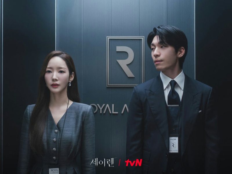 people-Park Min-young-A-Lee Yi-kyung-A-Korean drama-A-Royal Auction logo-A-business attire-A-suspenseful atmosphere