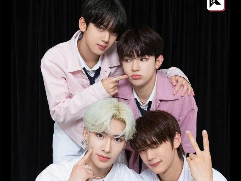 people-Boy group members-KCON-A-Black backdrop-A-Pink jackets-B-White shirts-C-Cute pose