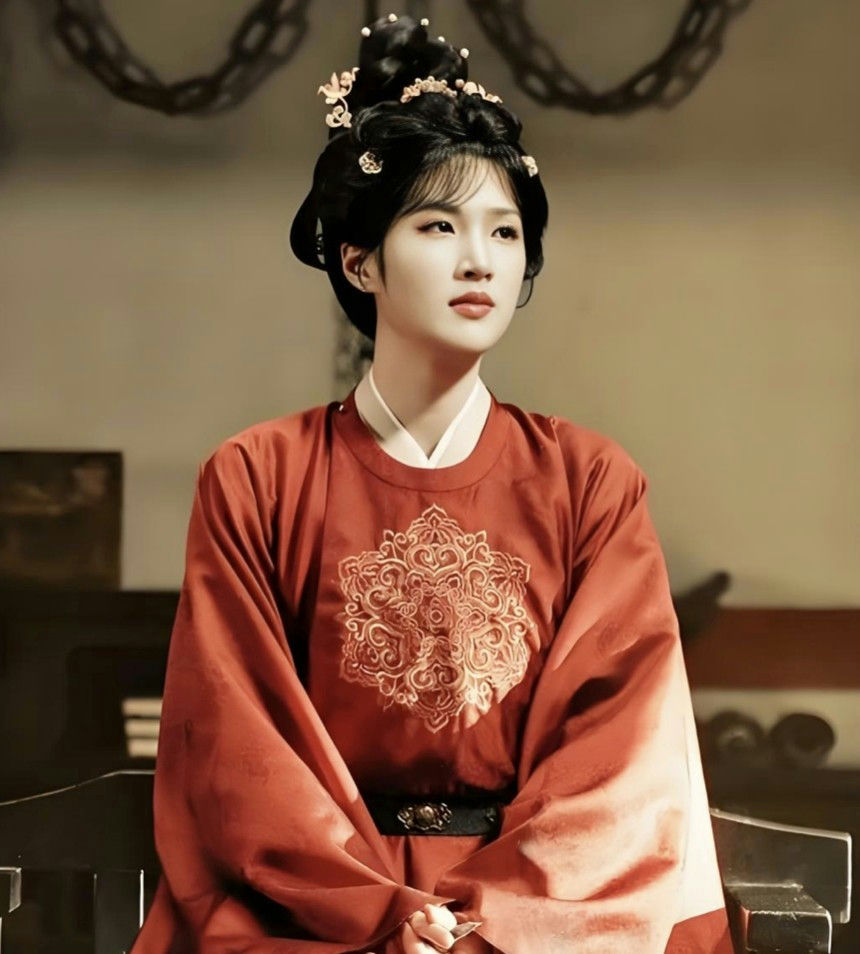 people-Zhang Jingyi-historical costume-A-red robes-B-elaborate hairstyle-C-Chinese drama