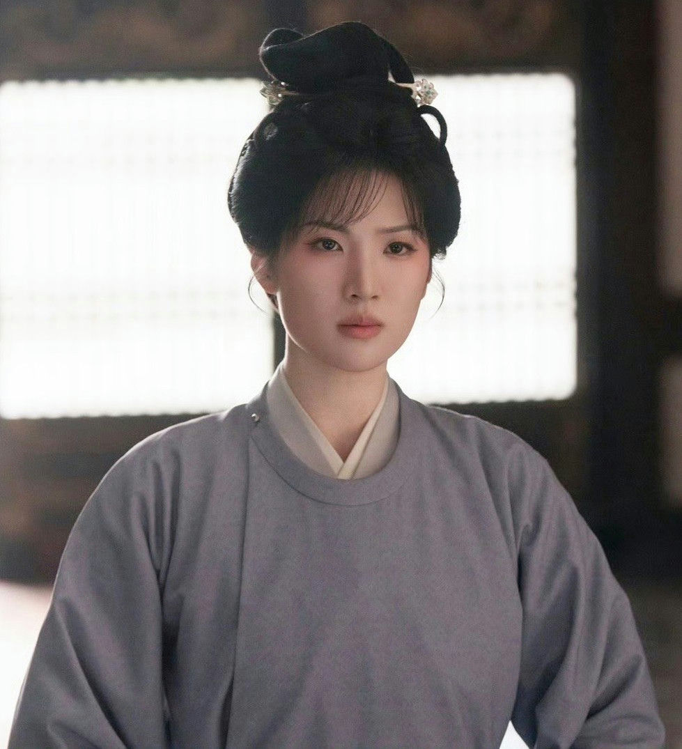 people-Chinese actress Liu Yifei-historical costume drama-period drama-serious expression