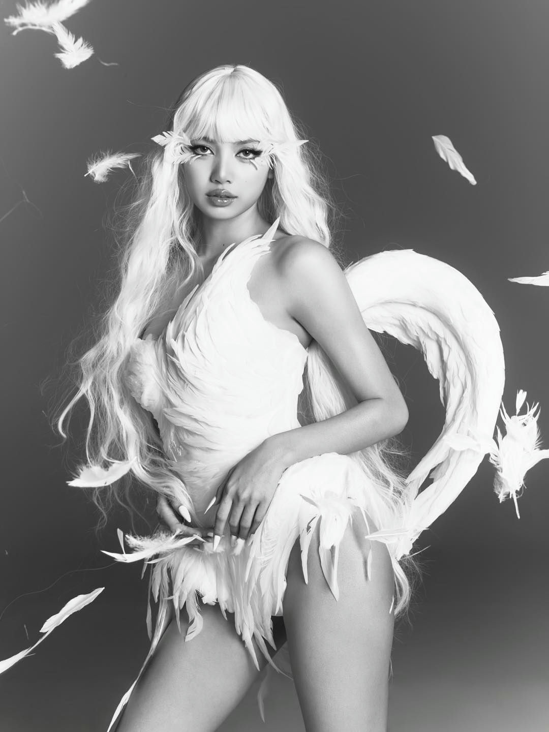 people-Lisa (BLACKPINK)-swan-A-white feather costume-B-long white hair-C-dramatic eye makeup