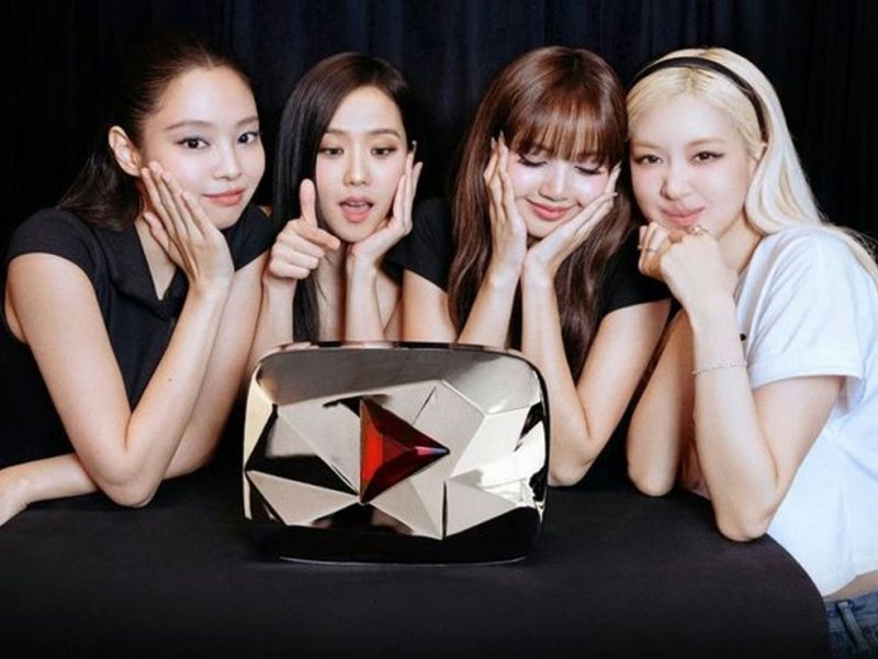 people-BLACKPINK-YouTube Diamond Play Button-Jennie-Jisoo-Lisa-Rosé