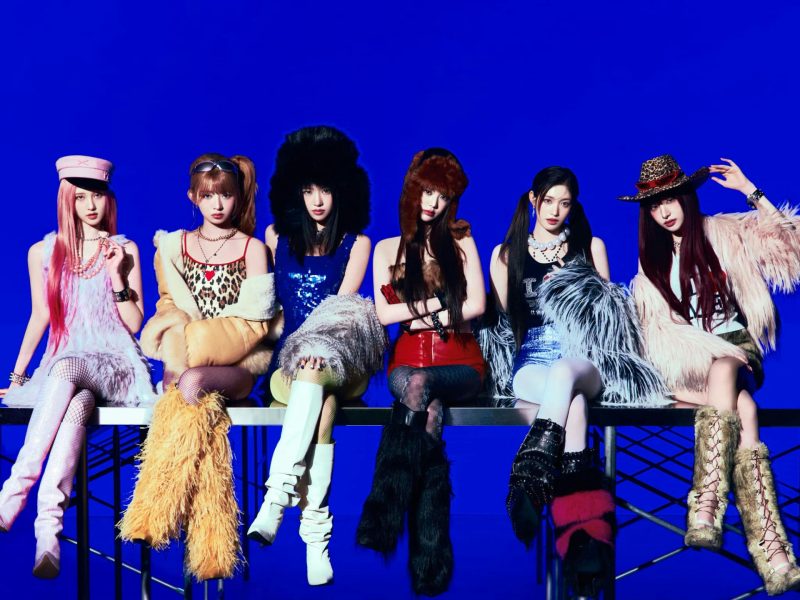 K-pop-group-NewJeans-fashion-fur-boots-bright-blue-background