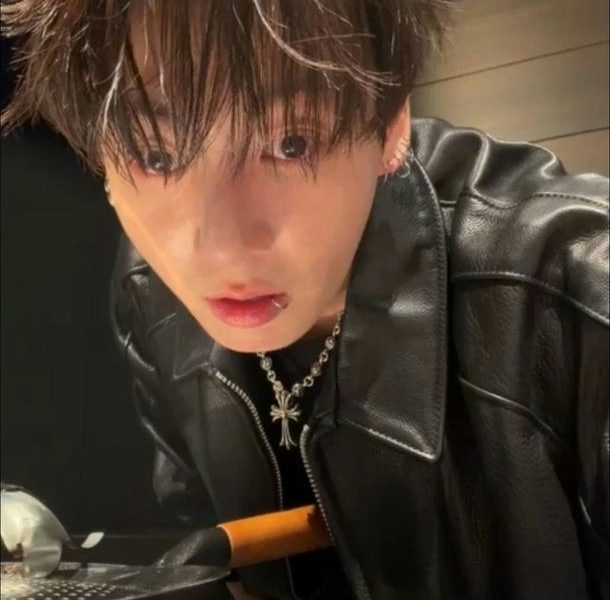 jungkook latenight livestream before bts comeback