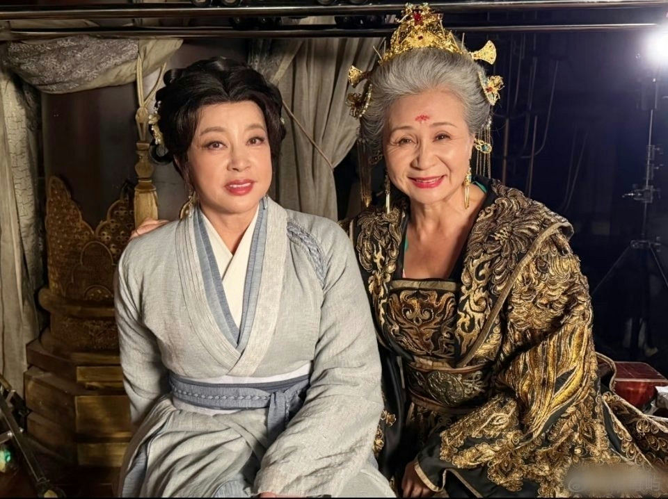 people-Chinese actresses-on set-costumes-traditional-smiling