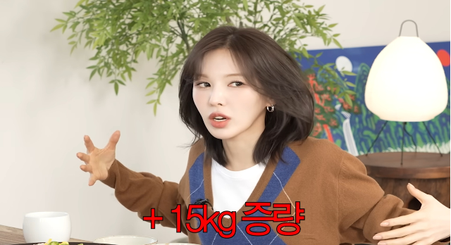 people-Wendy (Red Velvet)-Brown cardigan-White T-shirt-Short dark hair-Korean text ( +15kg 증량)