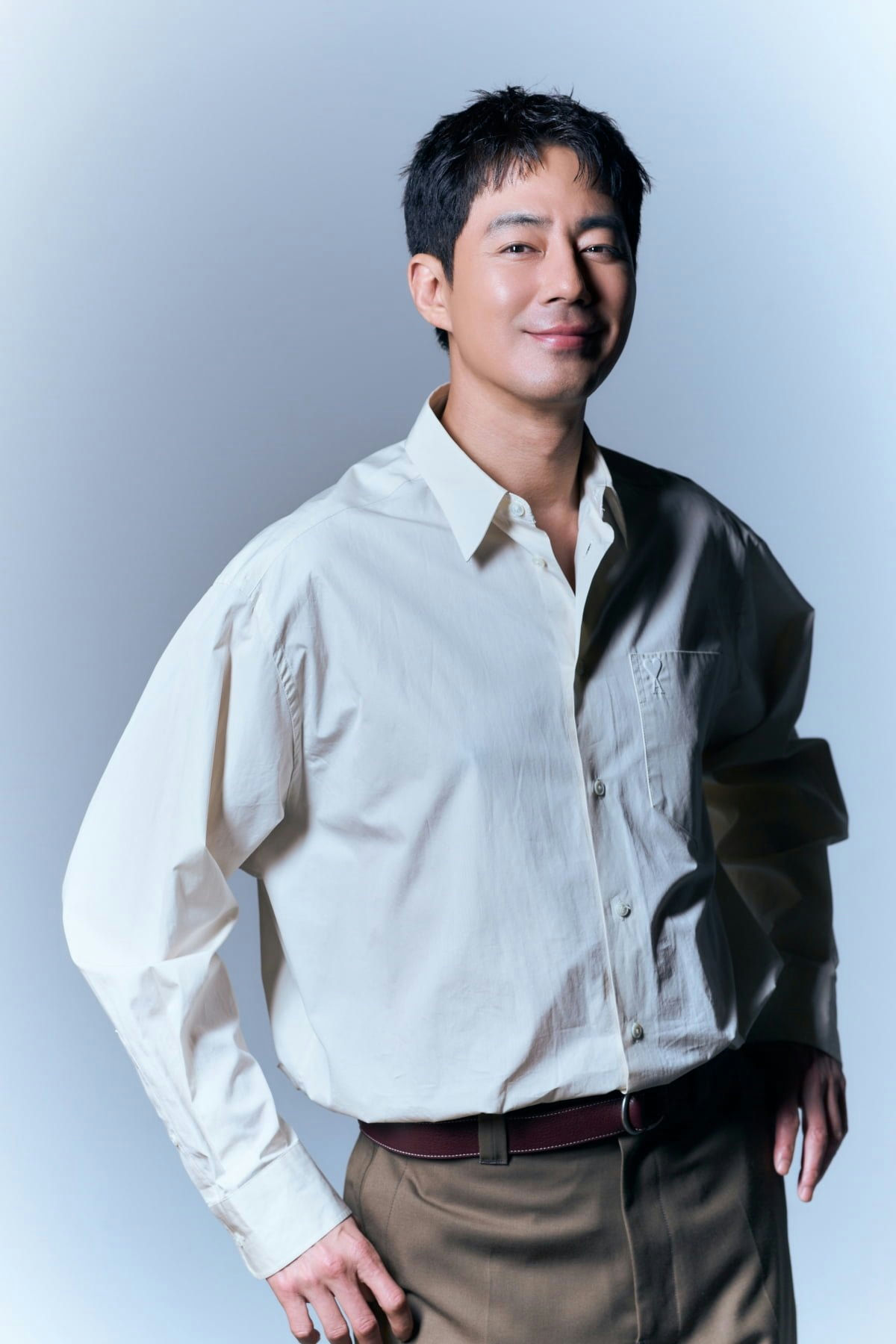 people-Korean actor Lee Jae-wook-A-man-A-smiling-A-white button-down shirt-A-brown trousers-A-dark belt