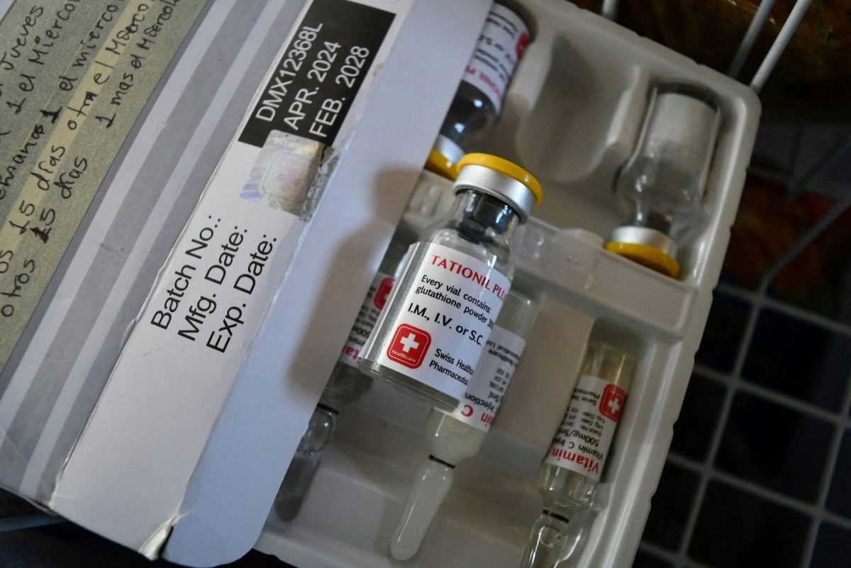 people-none-medical-vials-glutathione-powder-injectable-medication