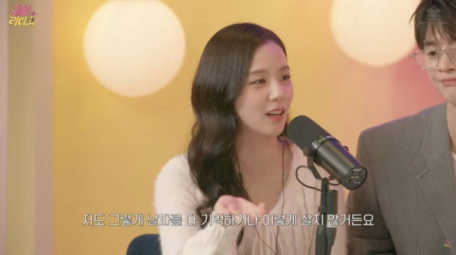people-Kim Ji-soo (BLACKPINK)-podcast interview-soft lighting-Korean subtitles