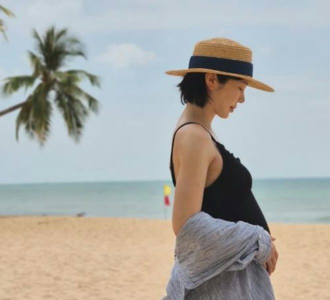 people-Pregnant Woman-A-Beach-A-Straw Hat-A-Black Top-A-Palm Tree