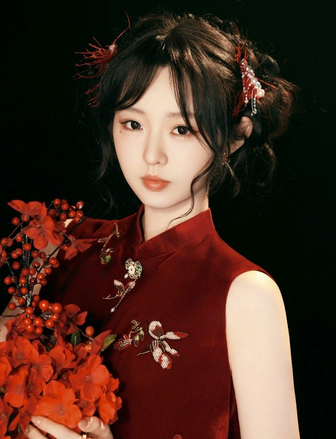 people-Chinese woman-A-cheongsam-B-red flowers-C-ornate hairpins
