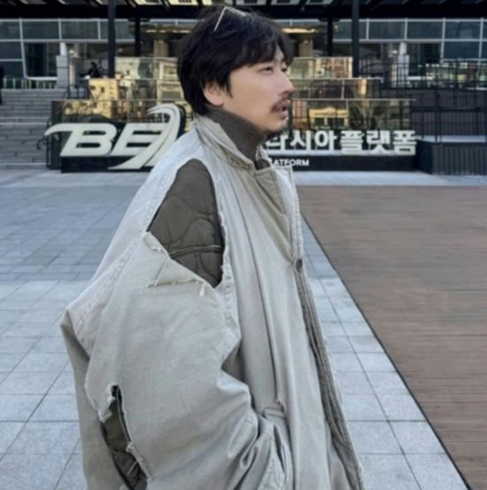 lee dong hwi pumba outfit