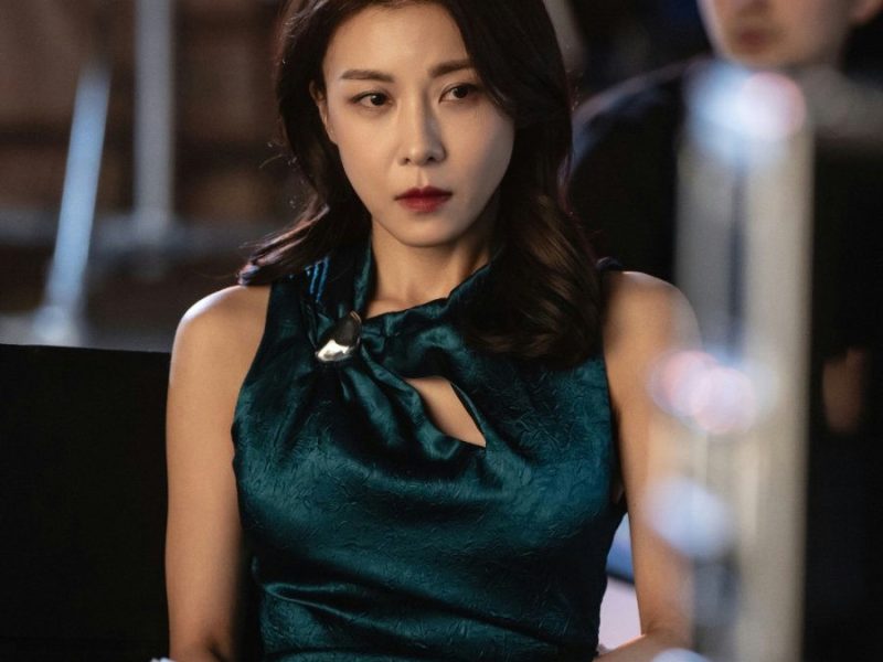 people-Kim Sun-a-actress-A-teal dress-A-serious expression-A-Climax (drama title)