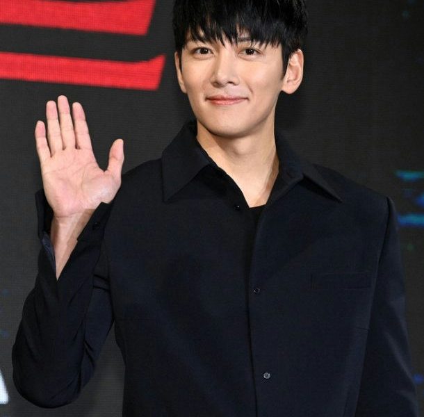 ji chang wook autograph notebook controversy