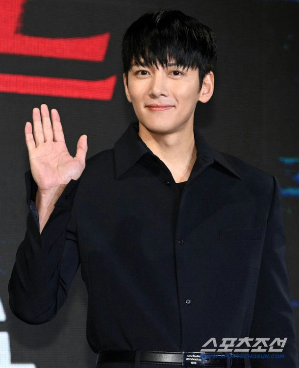 ji chang wook autograph notebook controversy