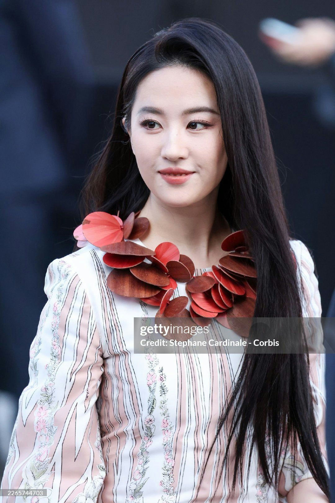 liu yifei paris fashion week outfit ejia2kryrl6ypwg1lwwx-0ry-kudyqplzl-zwveksv4-liu-yifei-paris-fashion-week-outfit
