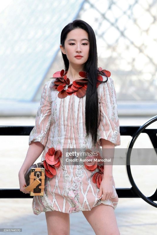 liu yifei paris fashion week outfit unicoipldxowzkknokavkmsfesbqhjdzx95lfj0wxue-liu-yifei-paris-fashion-week-outfit