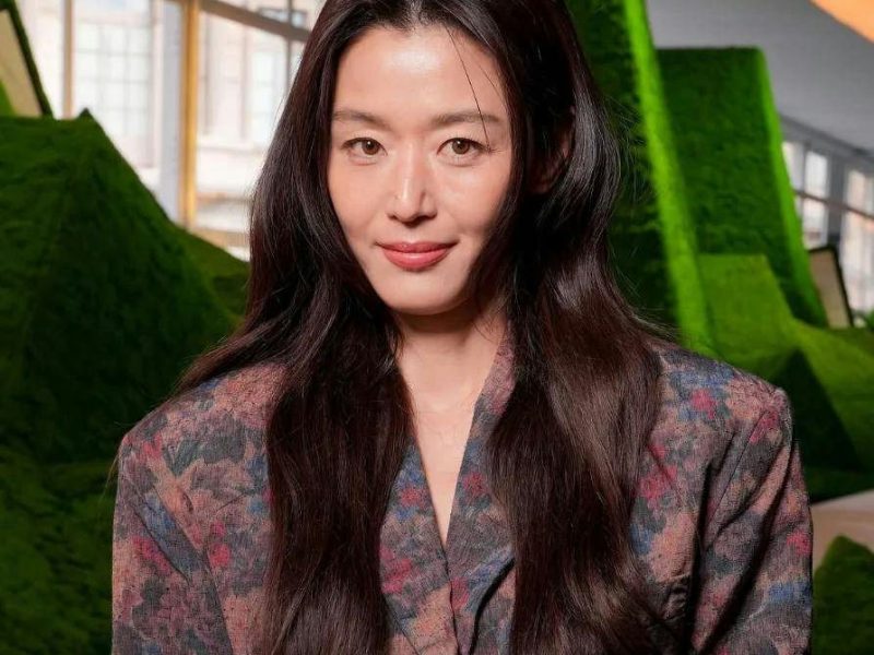 people-Jun Ji-hyun-smiling-A-long dark hair-B-floral patterned jacket-C-green textured background