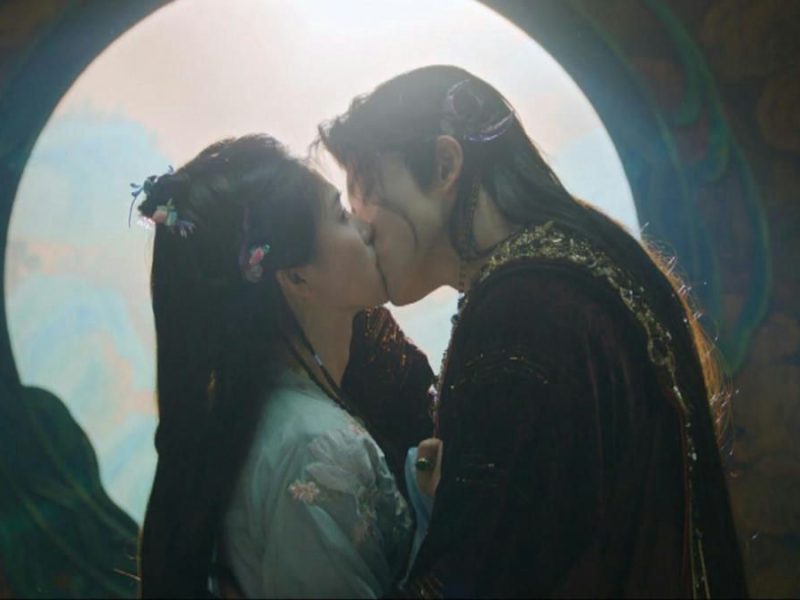 ao ruipeng bai lu kiss scene