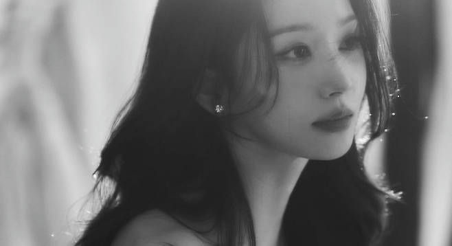 people-Karina (aespa)-black and white portrait-A-glowing hair highlights-B-diamond stud earring-C-looking away