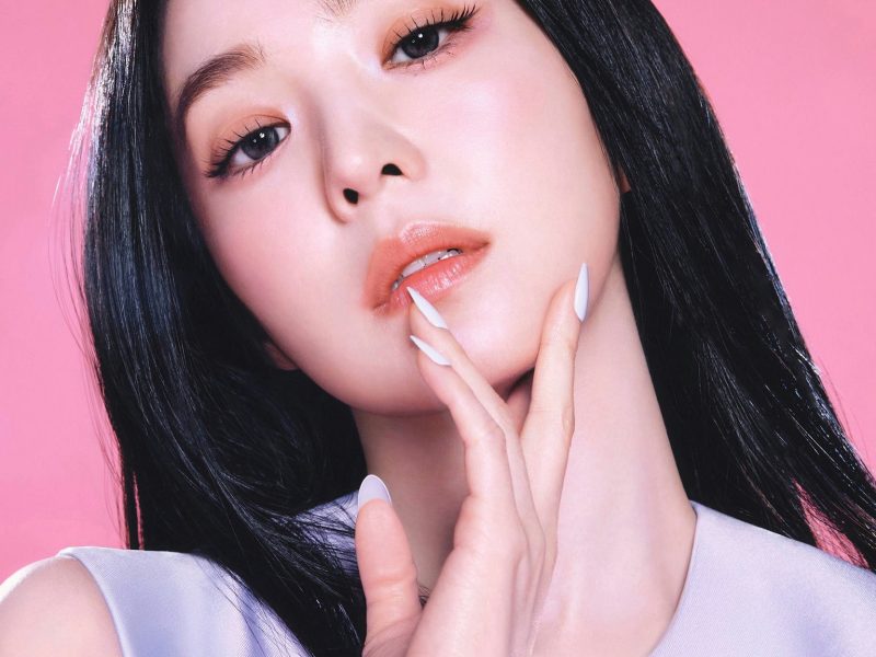 people-Irene (Red Velvet)-pink background-A-long black hair-A-light purple top-B-delicate makeup-C
