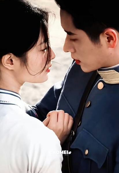 people-Zhao Lusi and Chen Xingxu-intense gaze-close proximity-military uniform-period drama