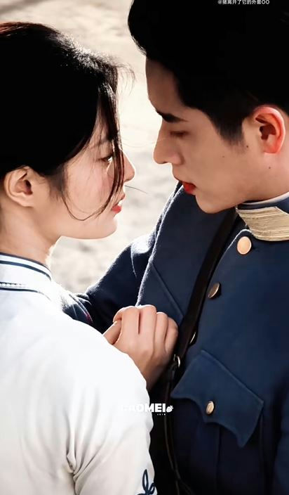 people-Zhao Lusi and Chen Xingxu-intense gaze-close proximity-military uniform-period drama