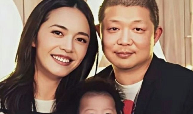 people-Zhang Nala-A-male-A-male-A-female-A-baby-A-family portrait