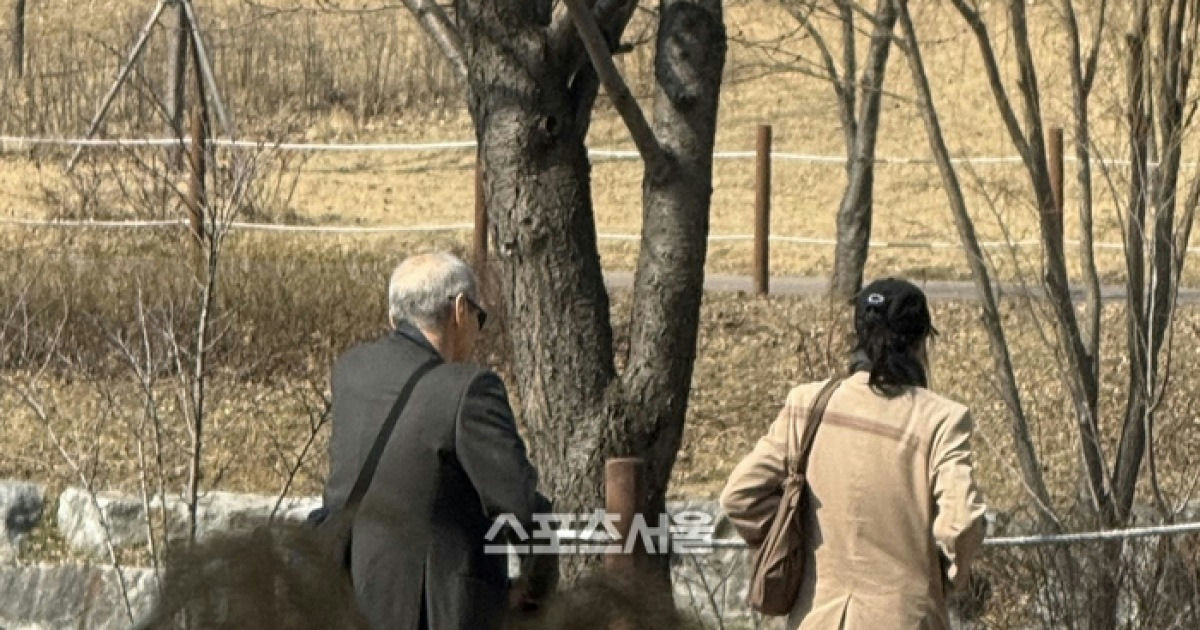 hong sang soo kim min hee son sighting