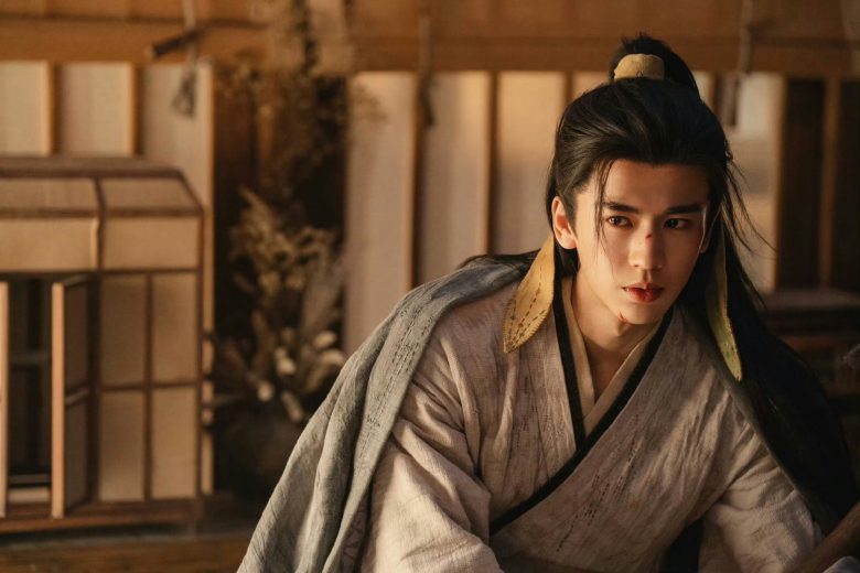 people-Liu Yexi (actor playing the role)-young man-long black hair-East Asian descent-historical costume-minor facial injury-intense gaze-indoor setting