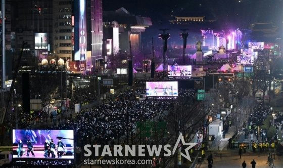 bts gwanghwamun crowd arirang comeback