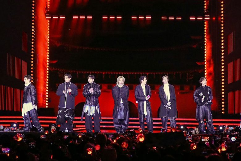 people-BTS-Kpop-Group-Performance-Stage-Red-Lighting