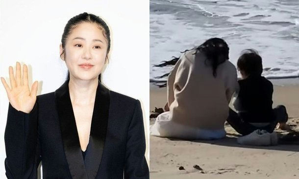 people-Arisa Mizuki-Portrait-A-Beach Scene-A-Woman and Child-A-Seaside