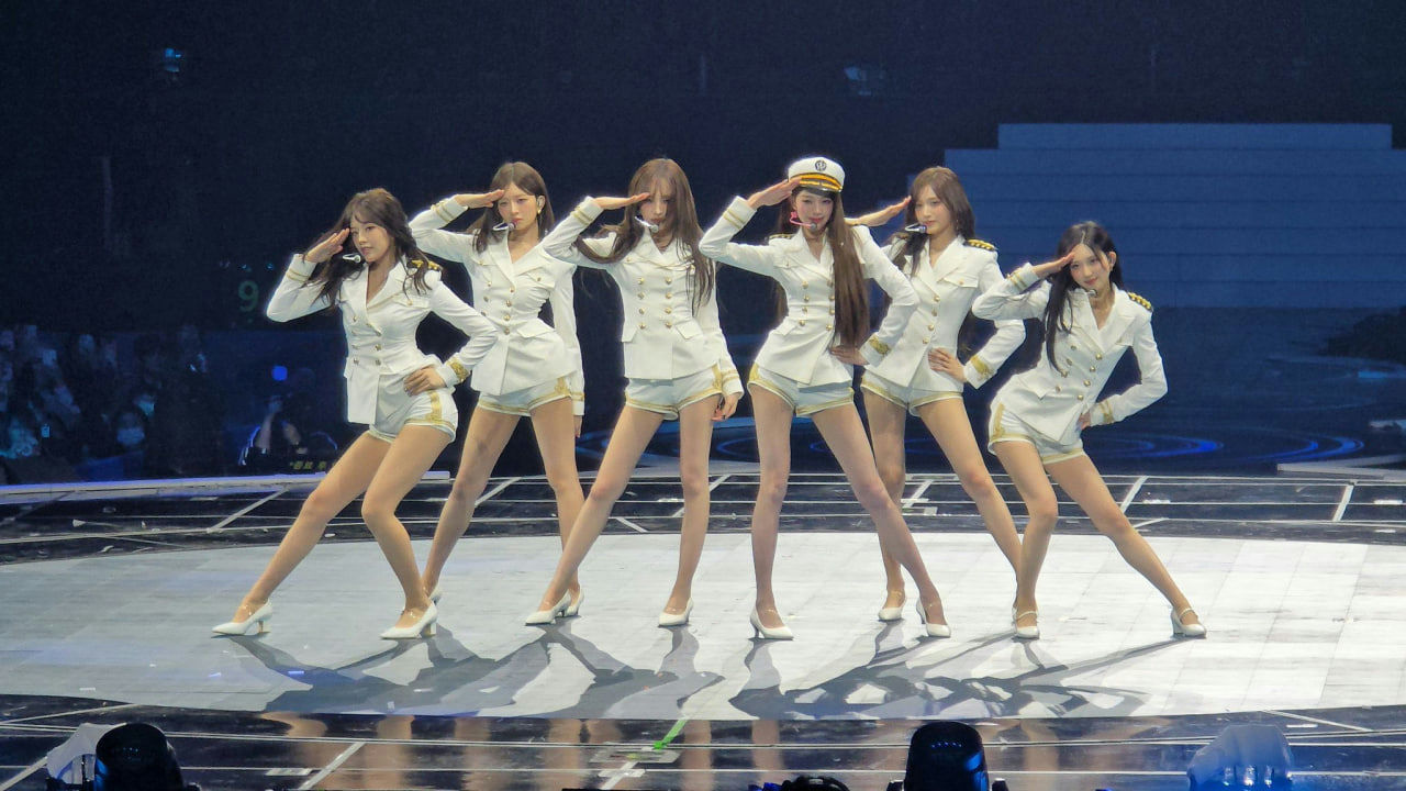 people-K-pop girl group-A-performance-A-white uniform-A-stage-A-salute