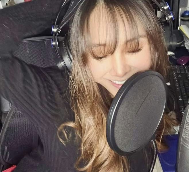 people-woman-headphones-A-microphone-pop-filter-A-studio-setting