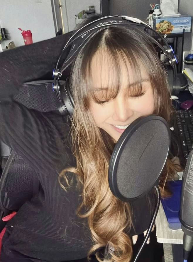 people-woman-headphones-A-microphone-pop-filter-A-studio-setting