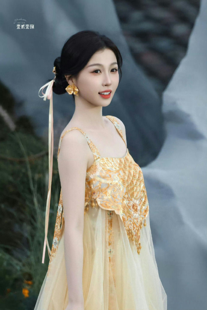 people-Female Model-Chinese Style Dress-Yellow Gown-Gold Earrings-Ribbon Hair Accessory