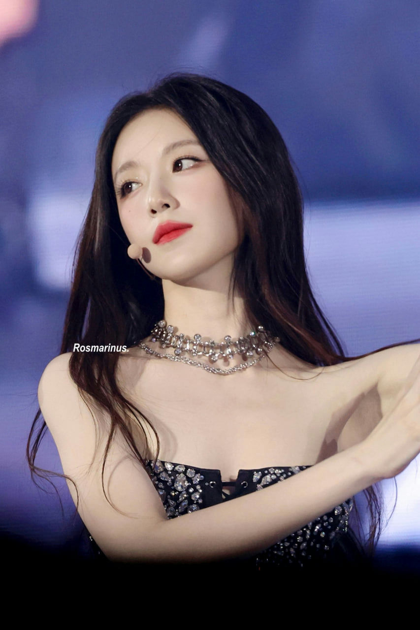people-Seulgi (Red Velvet)-performer-A-strapless black top-A-silver choker-B-red lipstick-C-long dark hair-D-stage lighting