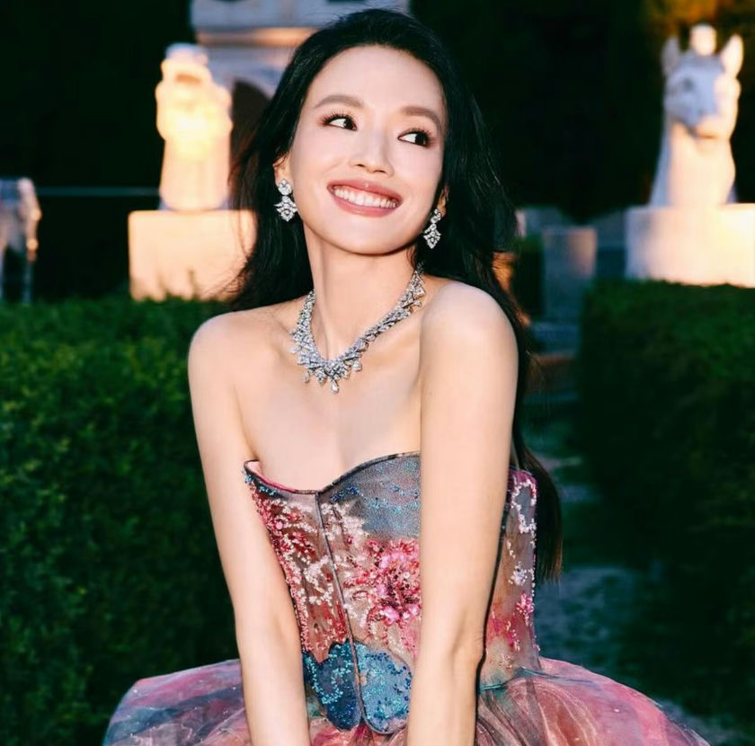 people-Shu Qi-smiling-A-diamond jewelry-B-colorful strapless gown-C-outdoor setting