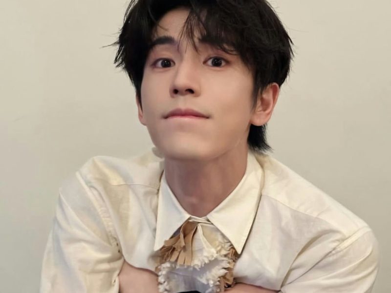 people-Asian male-black hair-ruffled collar shirt-beige accent-bracelet