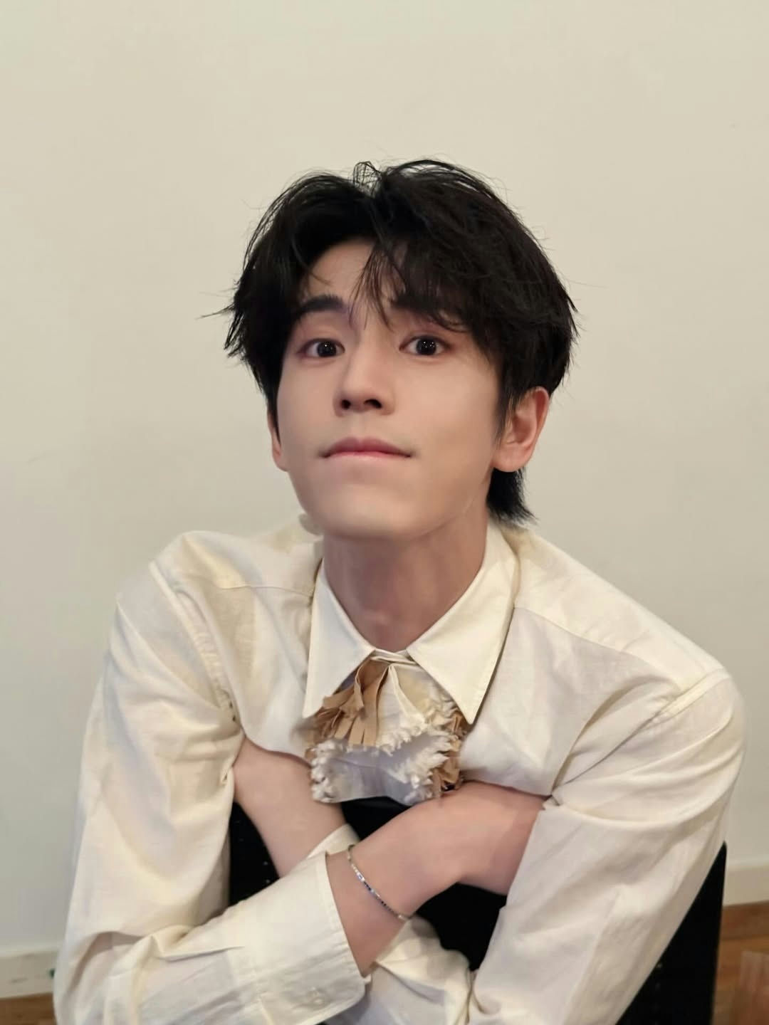 people-Asian male-black hair-ruffled collar shirt-beige accent-bracelet