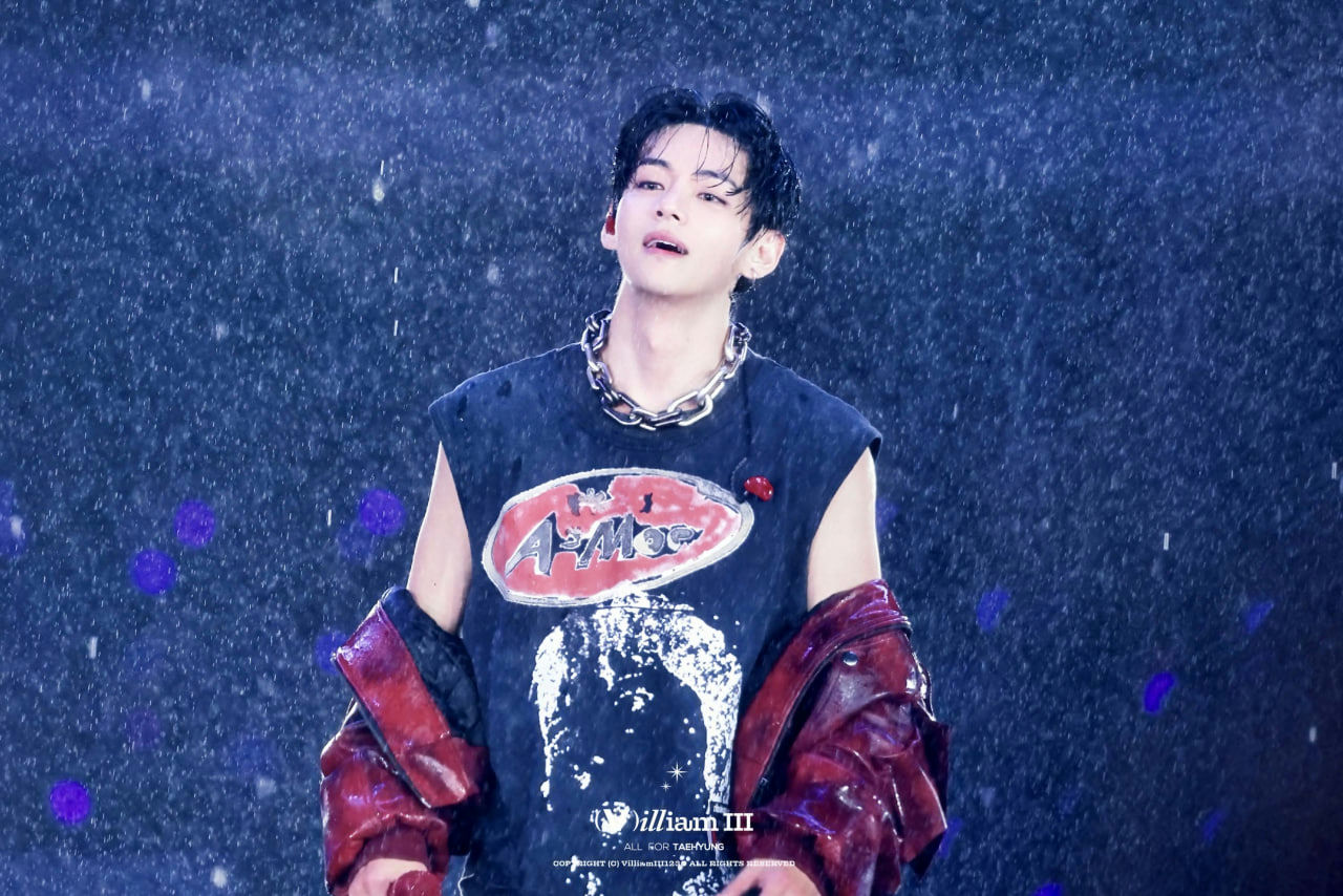 bts v rain concert visuals dapb5asuscugh3b4a8twde45uu6dxb-dakwshnbphb0-bts-v-rain-concert-visuals