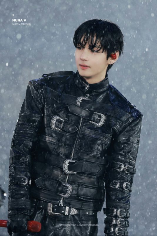 bts v rain concert visuals 0qbnm7cdp-fqyky29ru6atwjz-t3r2wava-oappnd3o-bts-v-rain-concert-visuals