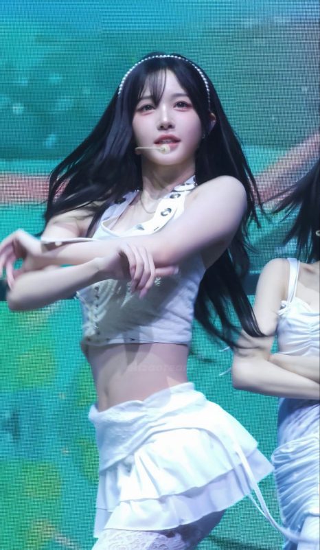 kim chaewon weight loss concern sgf4wgocytfsbnmtjrg2vjyi9vefch7d3nqyk1kuj28-kim-chaewon-weight-loss-concern
