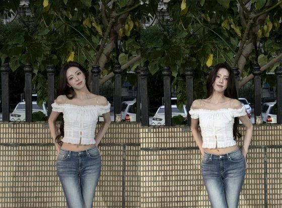 ITZY Yuna golden hip body
